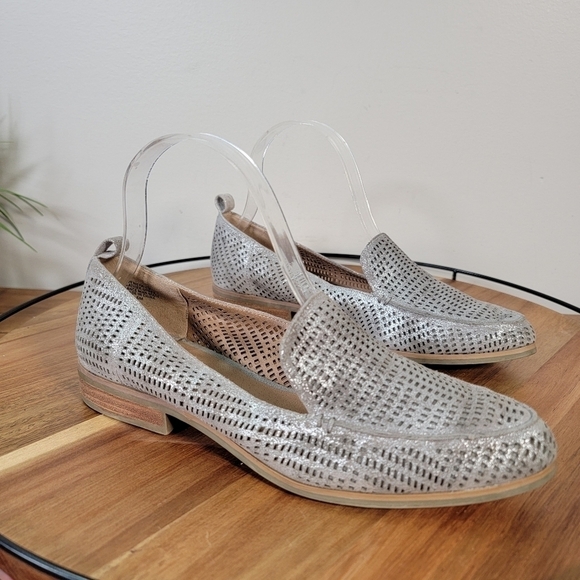 Crown Vintage Silver Metallic Loafers Flats Perforated Size 6 - Picture 3 of 17